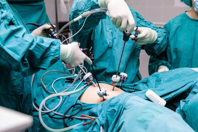 Dr. Diego García Caballero Especialista en Cirugía Laparoscópica y Cirugía Gastrointestinal